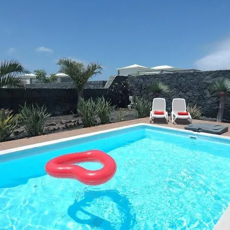 Βίλα Playa Blanca Sleeps 4 With Pool *