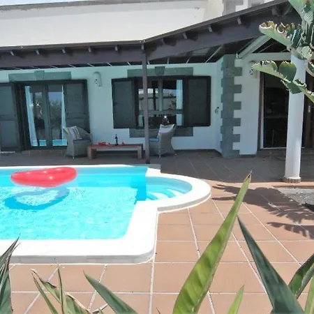 Playa Blanca Sleeps 4 With Pool Playa Blanca (Lanzarote)