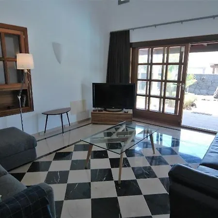 Playa Blanca Sleeps 4 With Pool *
